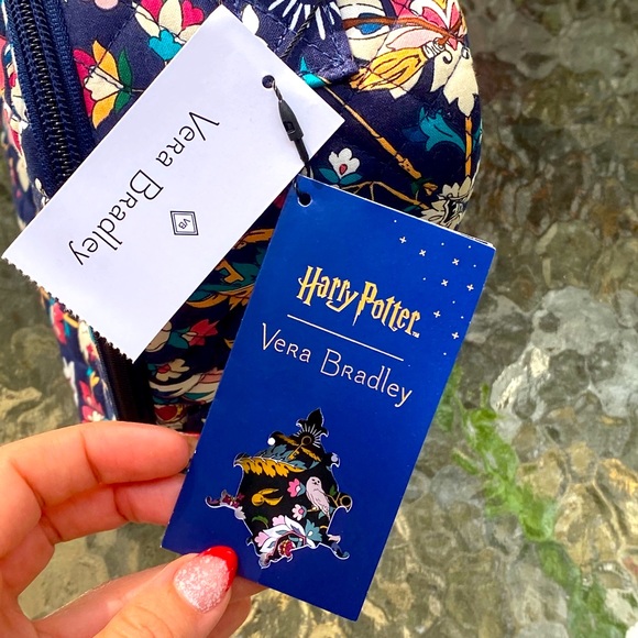 Vera Bradley Harry Potter Home To Hogwarts Quilted Zippered Lunchbox - Picture 10 of 16